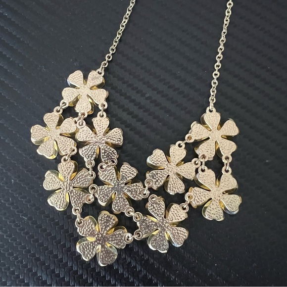 Charming Charlie Statement Necklace Yellow Flower Bib Gold Tone Chain - Picture 5 of 7